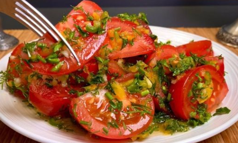 Salada Mágica de Tomate: Sabor da Vovó em Sua Mesa