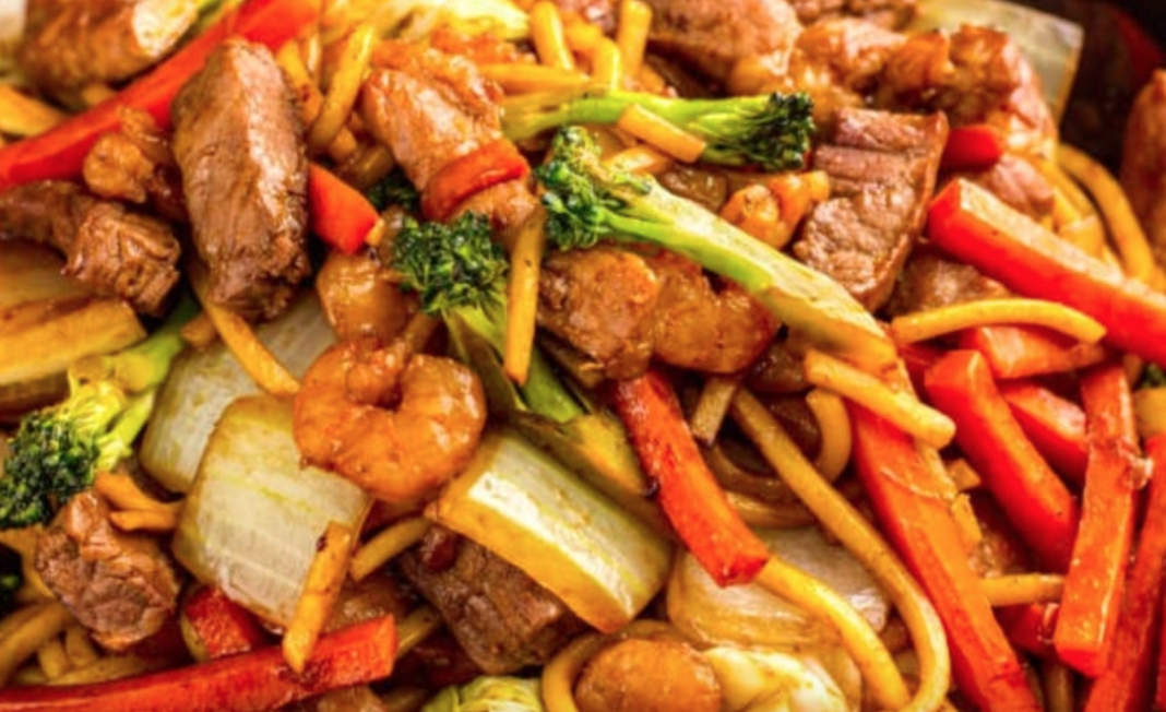 Yakisoba Caseiro: O Sabor do Restaurante na Sua Cozinha! 🍜